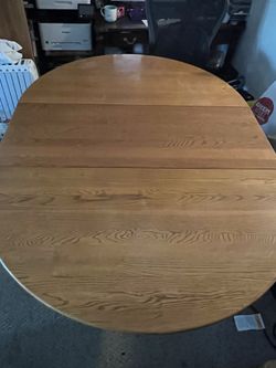 Large Oak Dinning Table With Leaf & 4 Chairs