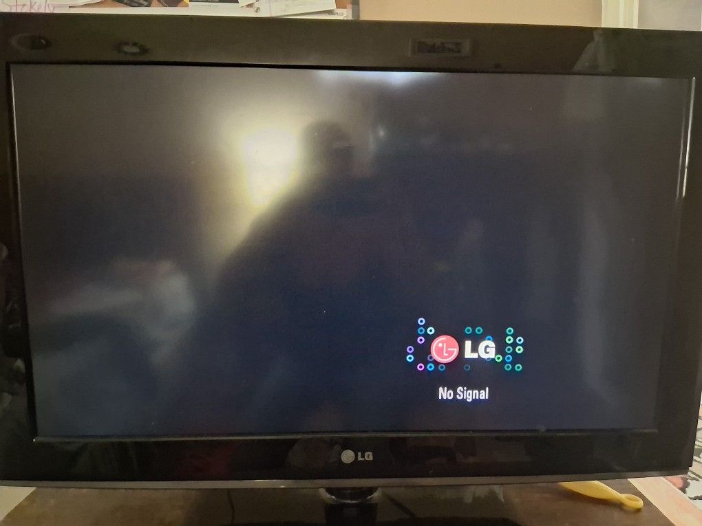 32' LG TV