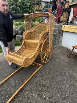 Vintage Wicker Victorian-Style Rickshaw Chair – Unique Collector’s Piece!