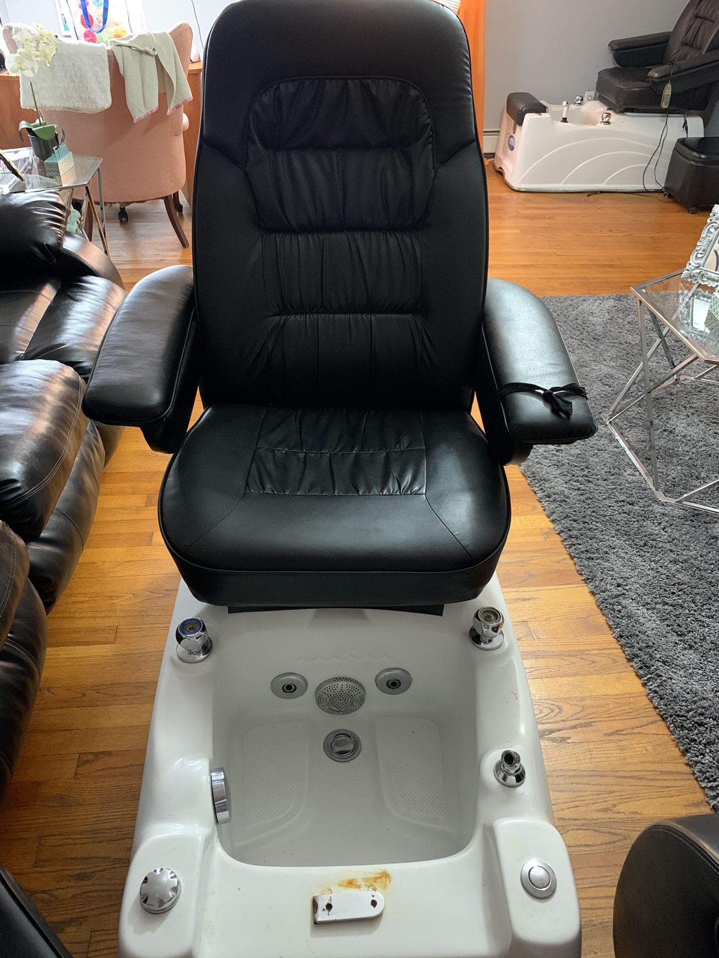 READ DESCRIPTION Pedicure chair