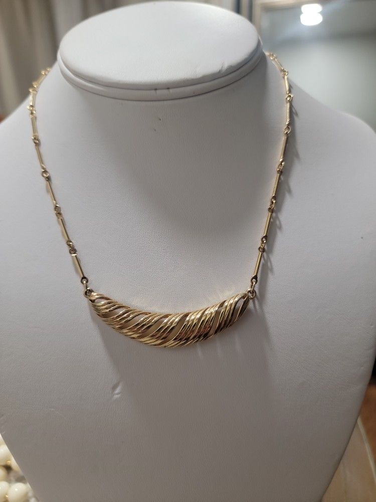 Necklece