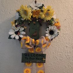 New Pretty Handmade Wreath In Excellent Condition 