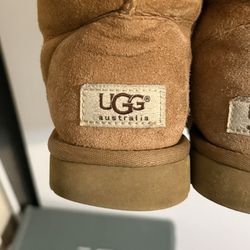 UGG WOMENS SIZE 7