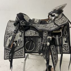 Preciosa Montura Charra Bordada Con Herrage Y Fuste Plateado Completo 