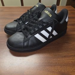 Men's Adidas Size 9.5