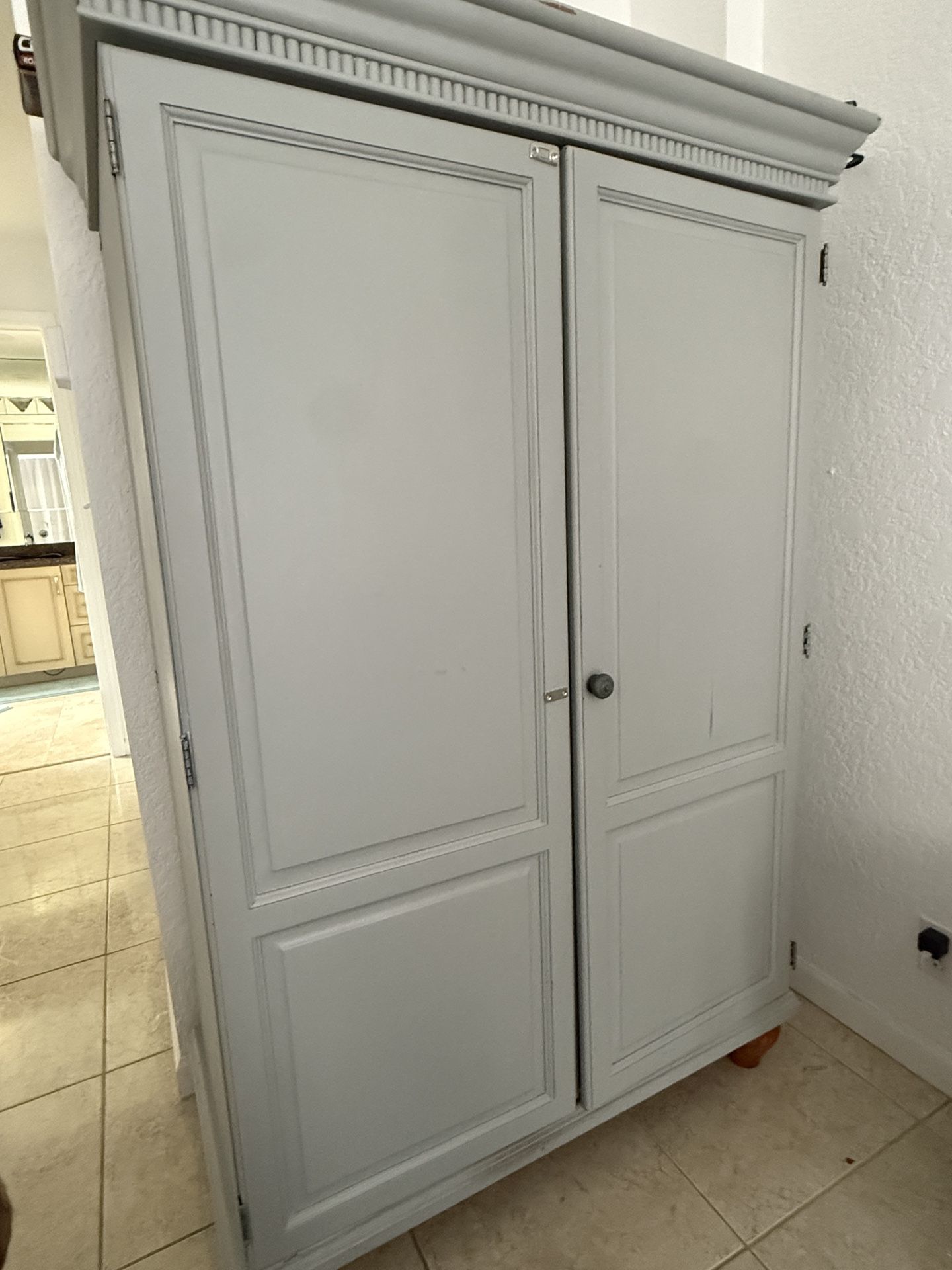 Enzo Raton Hutch Desk Hutch for Sale in Boca Raton, FL - OfferUp