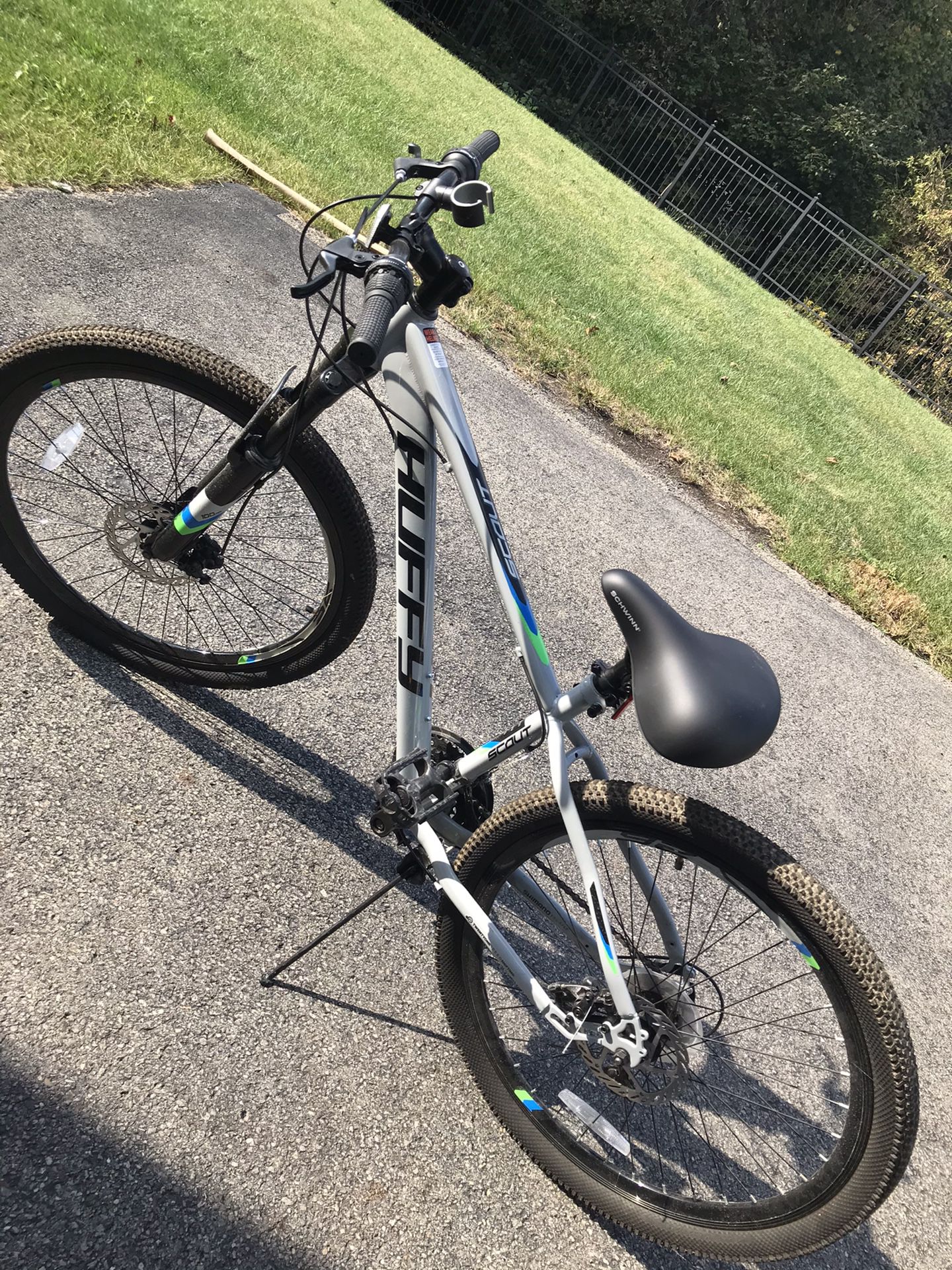 Huffy 26” Scout Mens hardtails 21-speed Mountain Bike with Dice brakes