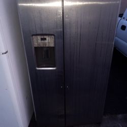 Stainless Steel Samsung Refrigerator (Certified Refurbished)