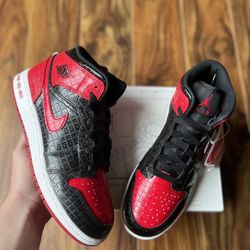 Jordan 1 Mid ‘Black + Red’ 