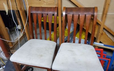 2 Counter Height Stools