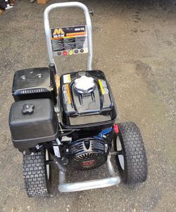 Commercial Pressure Washer  All Aluminum 4000 psi 3.5 gpm Honda GX390 No Low Ball Offers. PRICE IS FIRM !! LIKE NEW. Pick up in Burien Yes Available