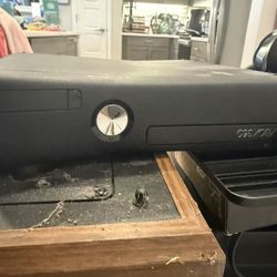 Microsoft Xbox 360 S Slim  320 GB Model 1439