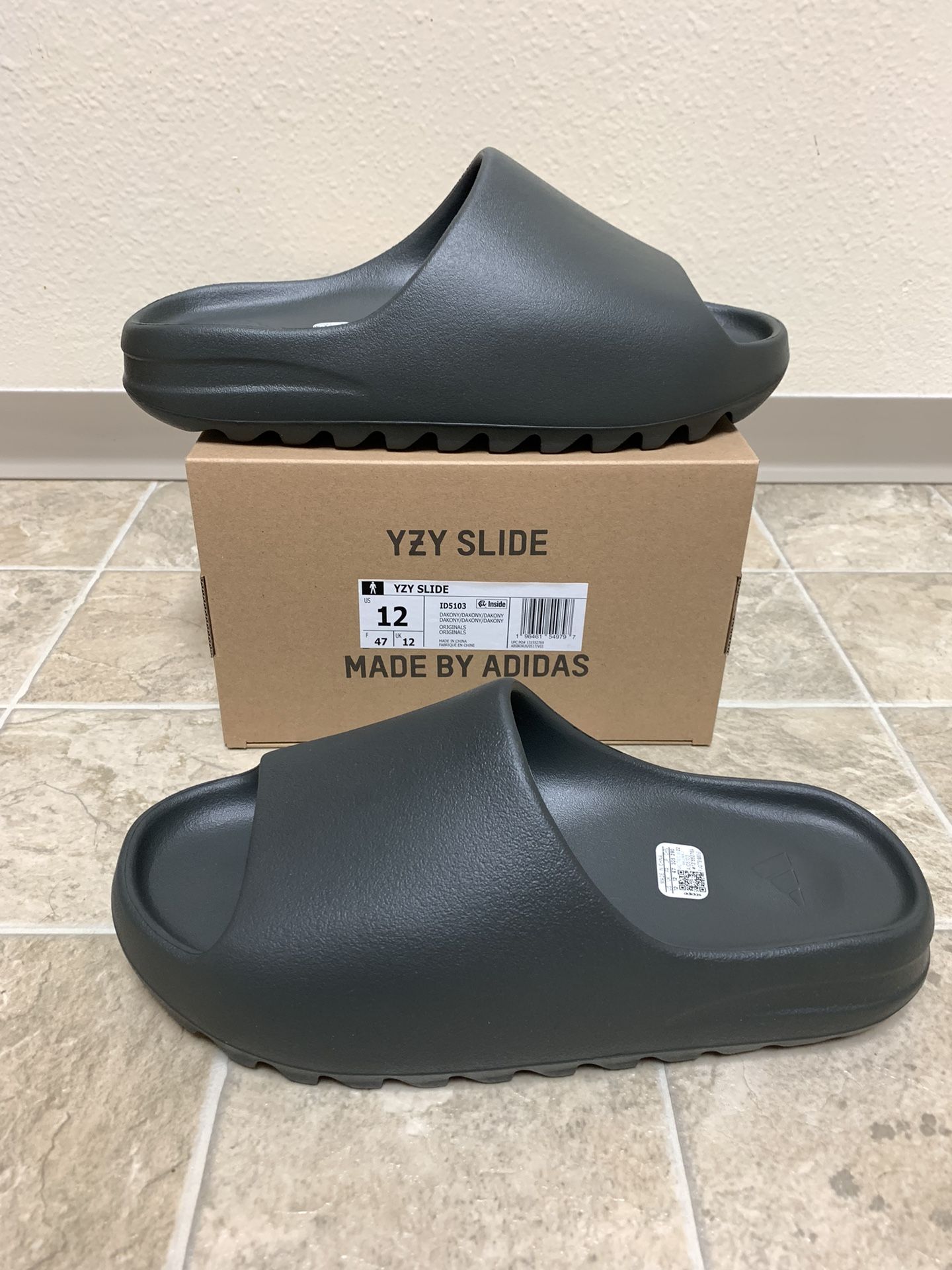 Yeezy Slide Dark Onyx Size 12 New