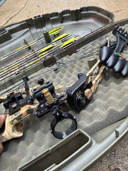 Compound Bow Package with Case and Arrows