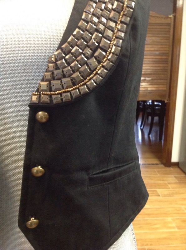 Black vest with a sequined collar, size S!