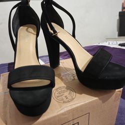 Woman's Black High Heels Size 8