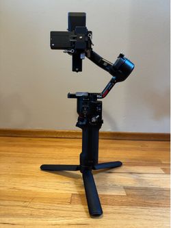 DJI RS4 Gimbal w/ SmallRig Sling Handle