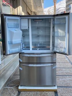 French Door Refrigerator with Ice Maker