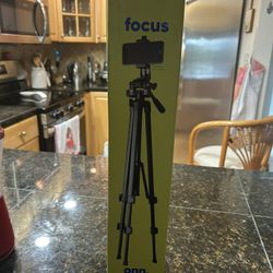 Tripod With Smartphone Cradle