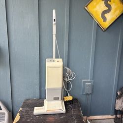 Electrolux Epic Series 3500 SR Commercial Upright Vacuum