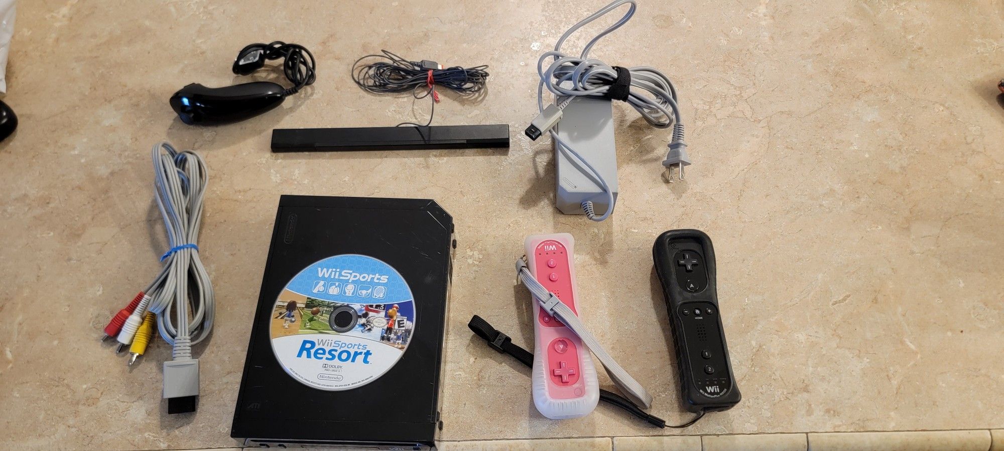 Nintendo Wii + 2 Remotes + Sensor Bar + 1 Knunchuck Remote + 1 Game