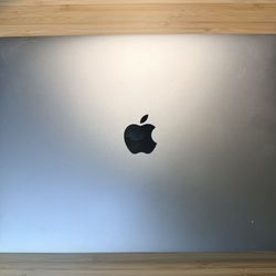 🍎 MacBook Pro 13” 2016 (Excellent Condition)