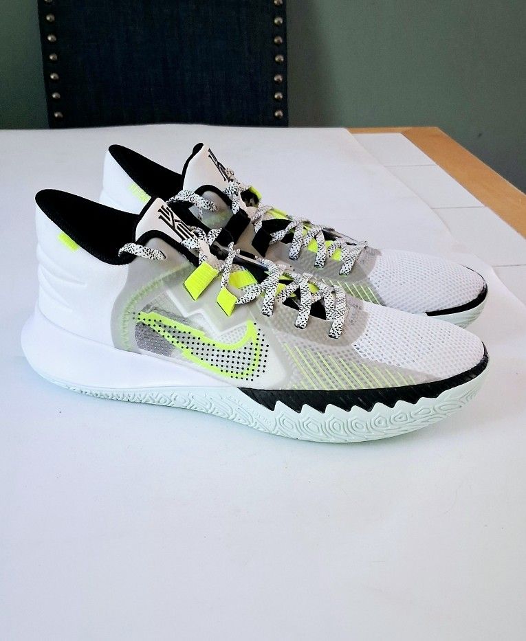 NICE! Nike Kyrie Flytrap 5 White Volt Athletic Sneakers Mens 11 Basketball Shoes