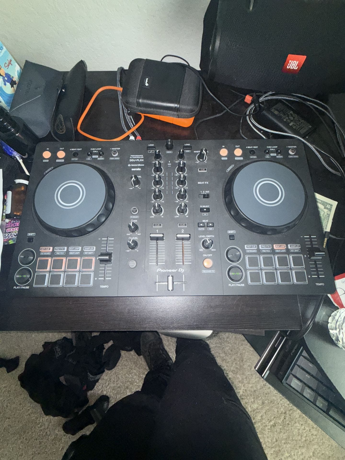 Pioneer DJ DDJ-FLX4 2-deck rekordbox and Serato DJ Controller - Graphite
