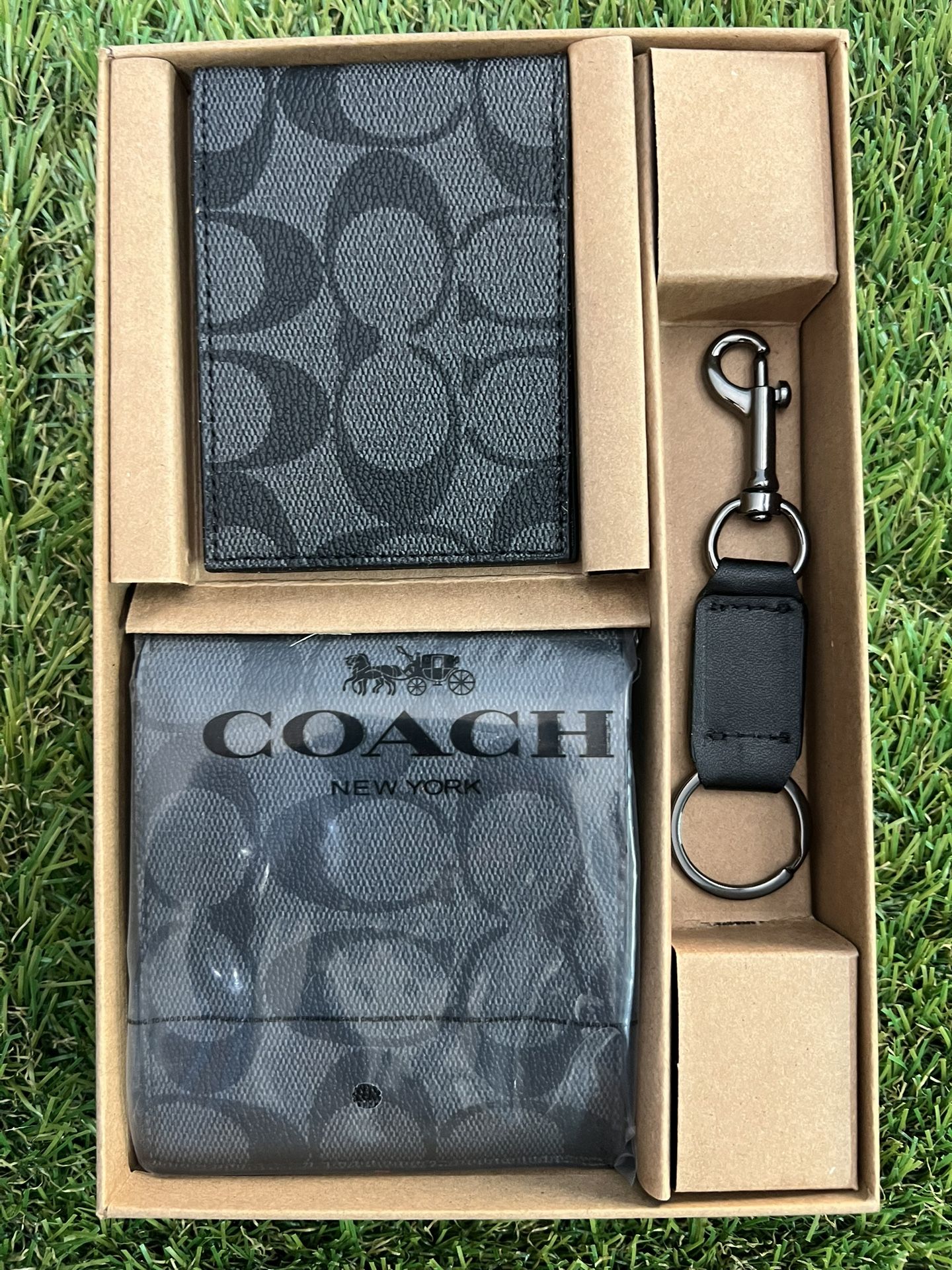 Brand New COACH Men’s Signature Wallet & Keychain Gift Set  