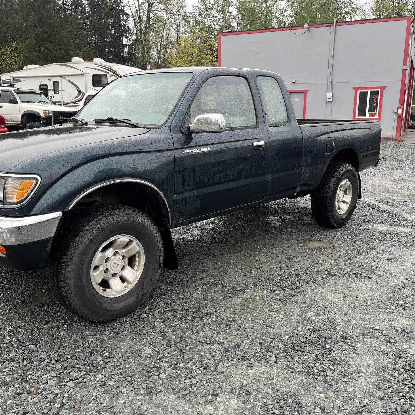 TOYOTA TACOMA 4x4 5 Spd 