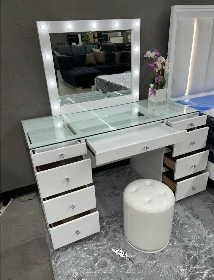 🕺💃BRAND NEW 👌 Avery Vanity Set With Stool