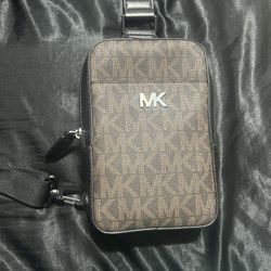 Michael Kors Sling Pack 