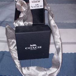 Beautiful scarf Wrap Around Coach watch 