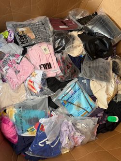 Ropa nueva variada.