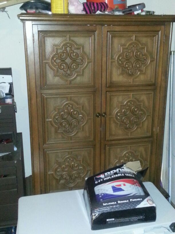 Armwall dresser