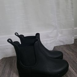 Women Rain Boots Size 6