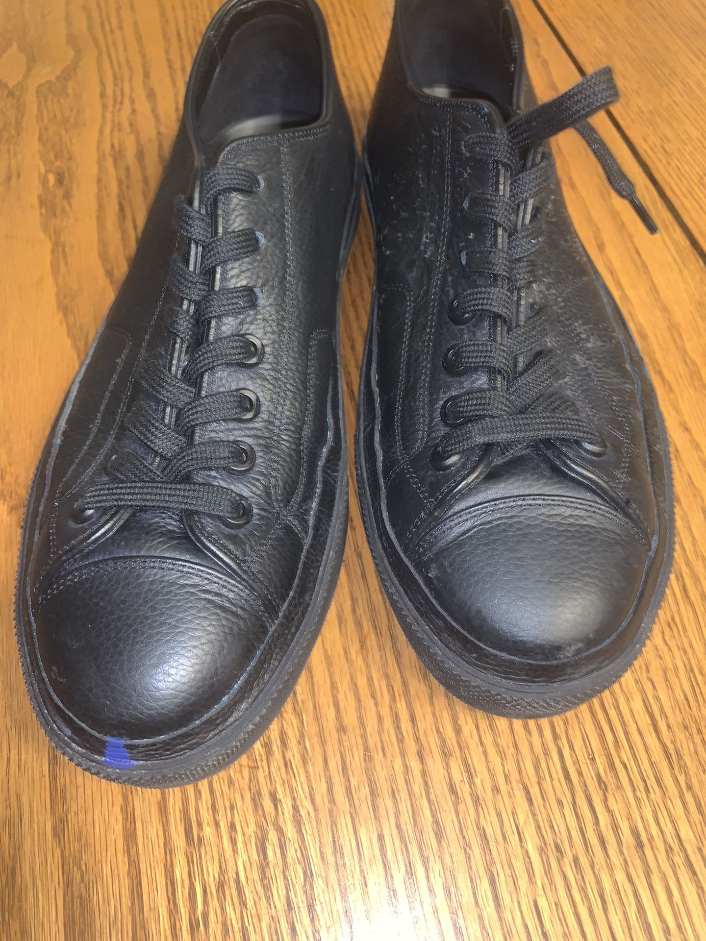 cleaning leather tennis shoes