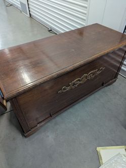 Cedar chest with one pull out drawer.