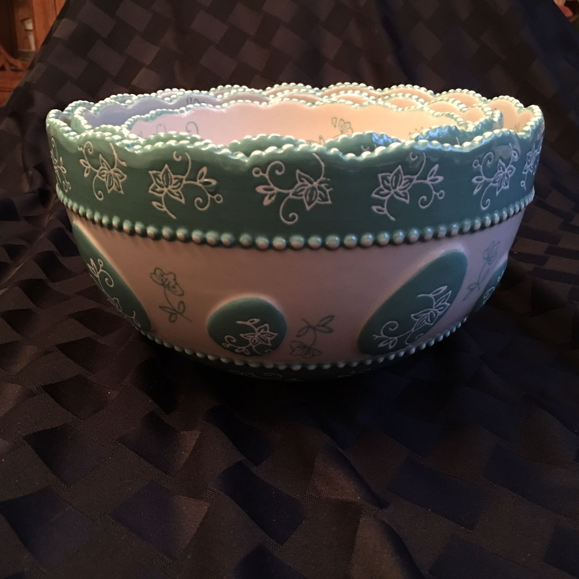 Set of 3 Temp-tations Serving bowls, “Floral Lace” green