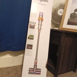 Dyson V 15 Detect Brand New Never Been Used Stilling The Box