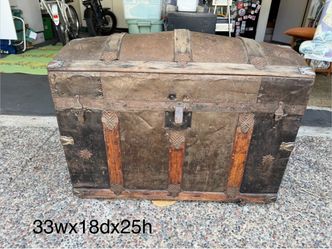 Vintage dome-top trunk