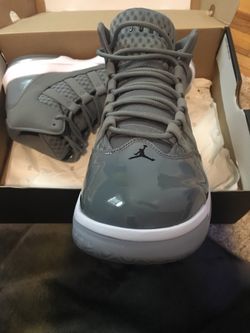 Jordan Aura size 10 new condition