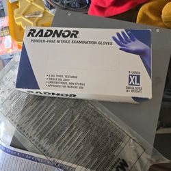 
Radnor Powder-Free Nitrile Gloves – Size XL – Box of 200 Gloves!
