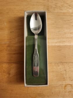 Vintage 1972 ONEIDA SILVERSMITHS "Noël" Christmas Spoon! In Original Box! Perfect Gift for Heather! $15 OBO!