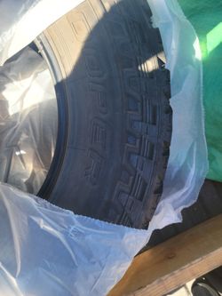 Cooper Discoverer ST Maxx Tire