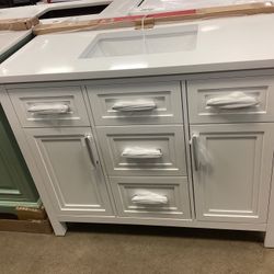 Mayfield 42 in. Single Sink White Bath Vanity With Engineered Stone Top 