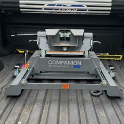 Companion 5th Wheel Hitch  By B&W. F250 Puck System