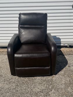 Leather Gliding Power R ecliner with Power Headrest