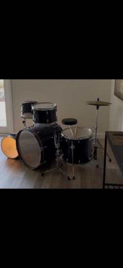 8 piece drum set very beautiful