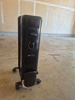 Utilitech 1500 -Watt Oil-filled radiant Utility Electric Space Heater with Thermostat